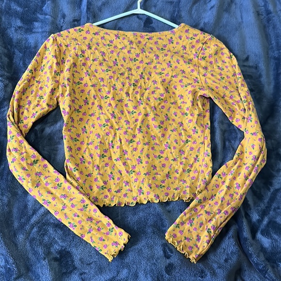 ❣️3/$30 FOREVER 21 long sleeve crop floral top - Picture 7 of 8